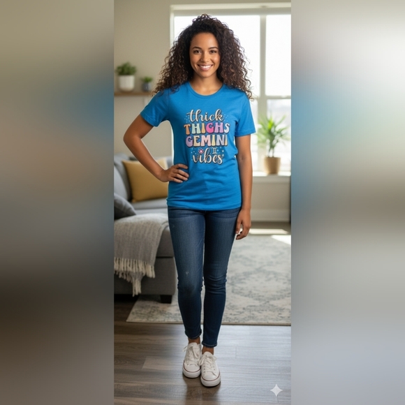 Retro Astrology May June birthday Zodiac sign  Gemini Women's V-Neck Shirt  EUC - Picture 1 of 9